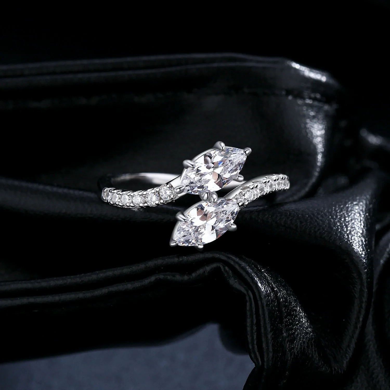 Wholesale Women's S925 Silver Doubleheaded Snake Ring With Shining Rowing Diamond Animal Pattern Cold Style Jewelry - Image 3