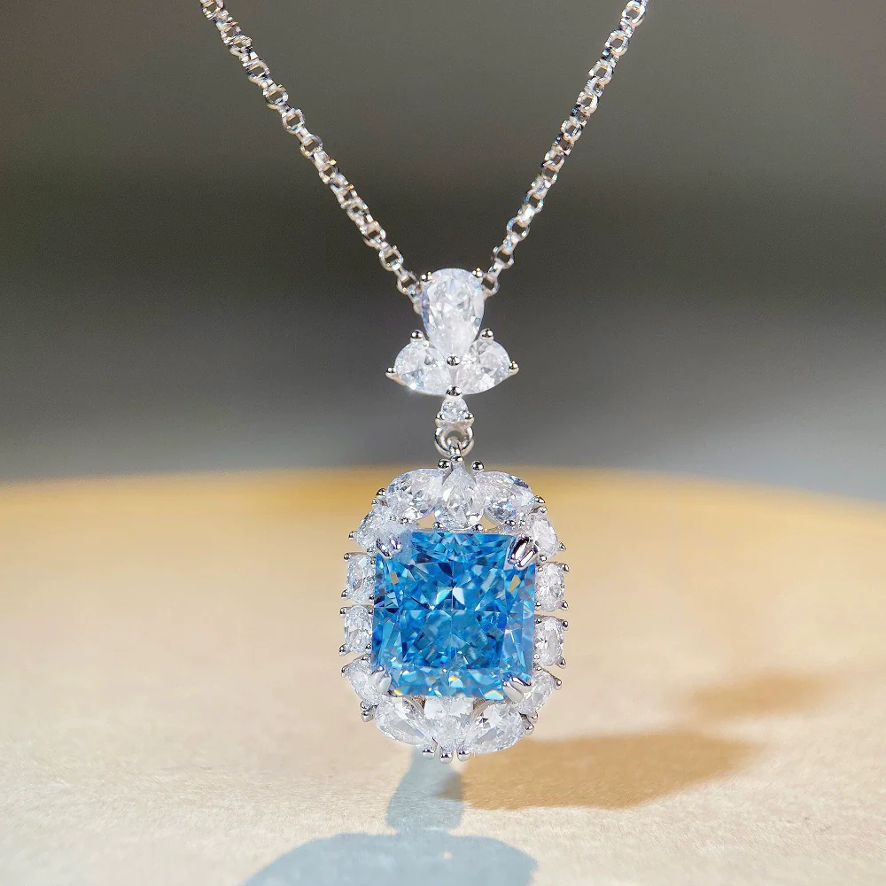 Wholesale Women's S925 Sterling Silver Geometric Pendant Ochain Necklace With Electroplating