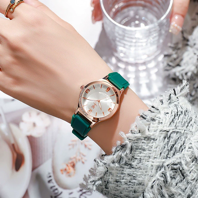 Wholesale Women's Silicone Alloy Watch With Round Dial And Pin Buckle Leisure Style - Image 3