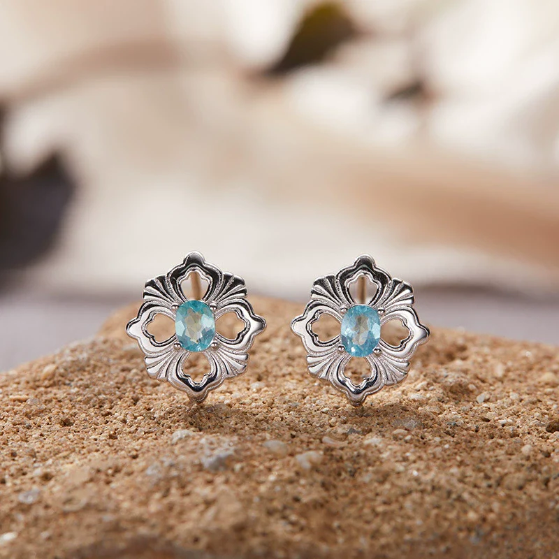 Wholesale Women's Silver Geometric Wiredrawing Earrings Set With Gems - Image 3