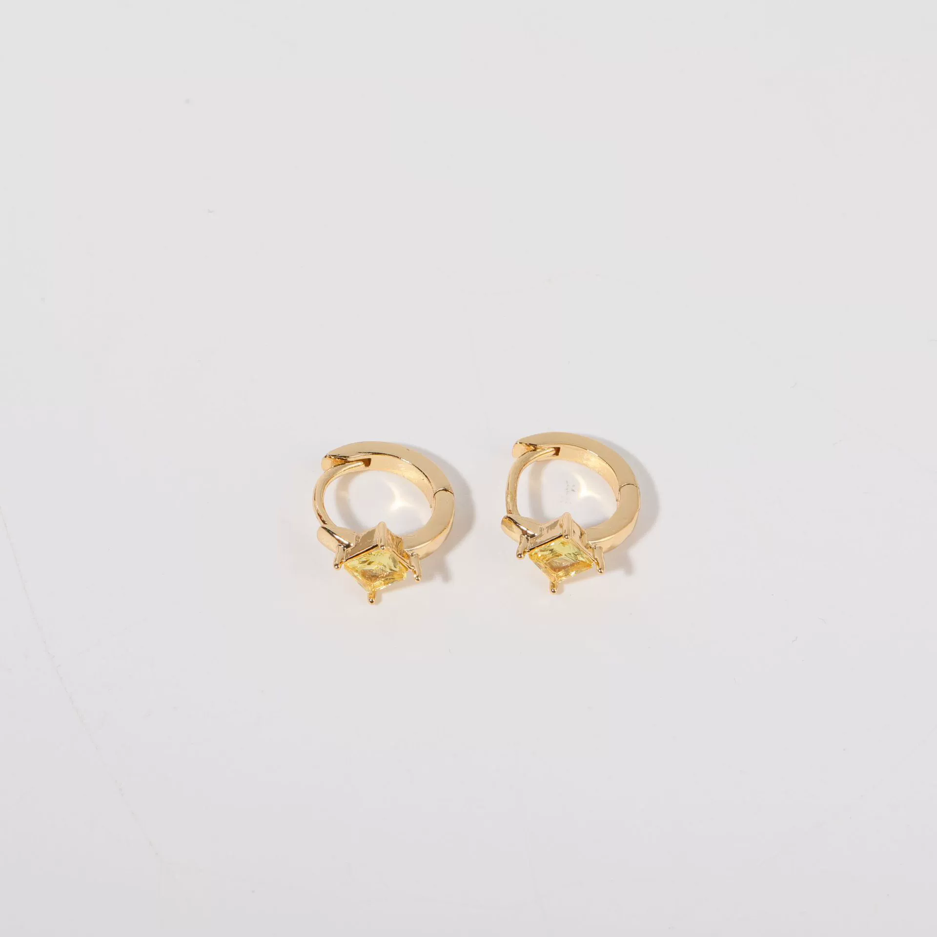 Wholesale Women's Simple Fashion Rhombus Pattern Copper Diamond Earrings Jewelry - Image 16