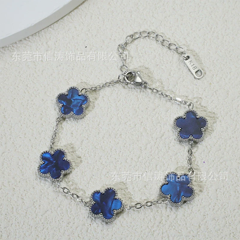 Wholesale Women's Simple Flowers Pattern Electroplated Titanium Steel Clover Bracelet - Image 15