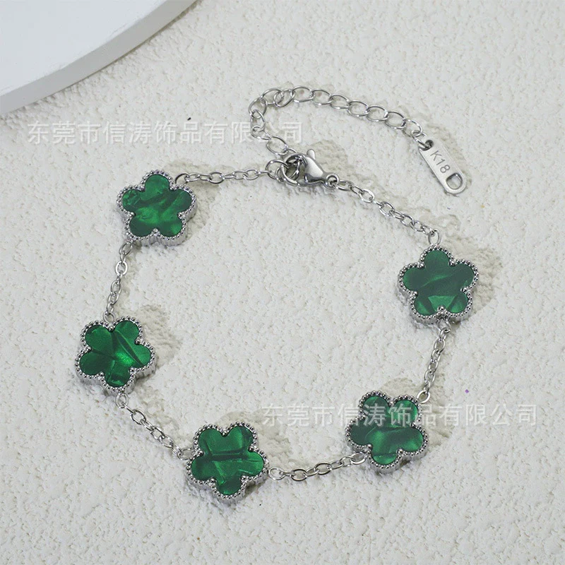Wholesale Women's Simple Flowers Pattern Electroplated Titanium Steel Clover Bracelet - Image 17