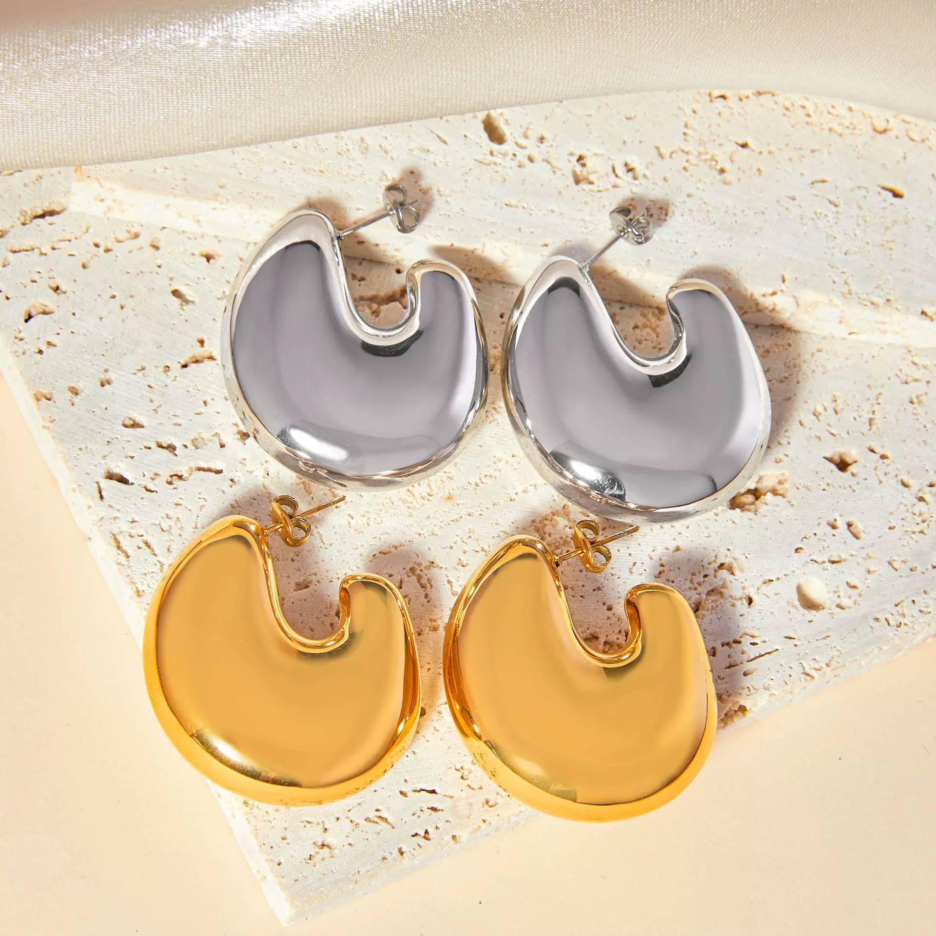 Wholesale Women's Simple Geometric Cshaped 18K Gold Plated Titanium Steel Earrings - Image 2