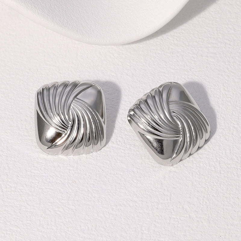 Wholesale Women's Simple Geometric Stainless Steel Electroplated Oval Shell Earrings - Image 3