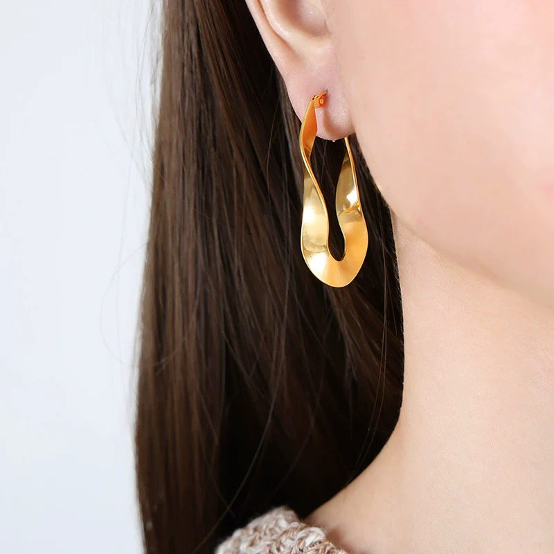 Wholesale Women's Simple Geometric Ushaped Electroplated Titanium Steel Earrings - Image 7