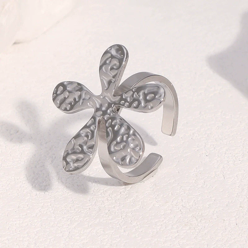 Wholesale Women's Simple Hammered Flower Electroplated Stainless Steel Open Ring Bracelet - Image 3