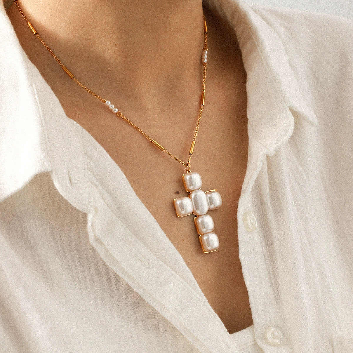 Wholesale Women's Stainless Steel And Artificial Pearl Geometric Cross Necklace Handmade Beaded Chain Inlaid With Pearls