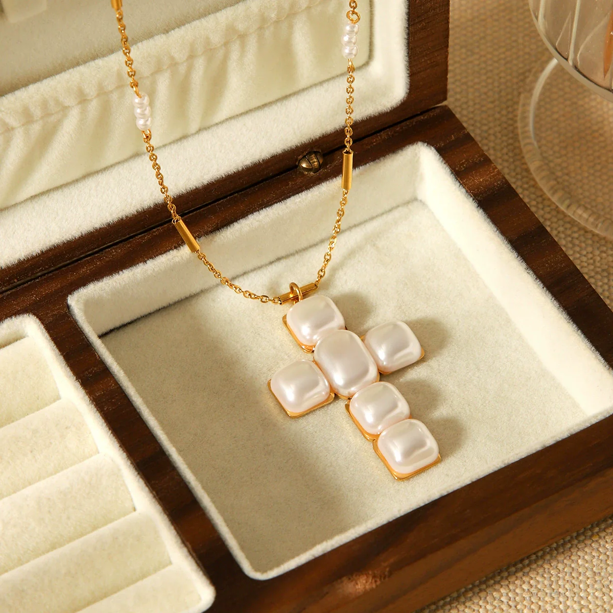 Wholesale Women's Stainless Steel And Artificial Pearl Geometric Cross Necklace Handmade Beaded Chain Inlaid With Pearls - Image 3