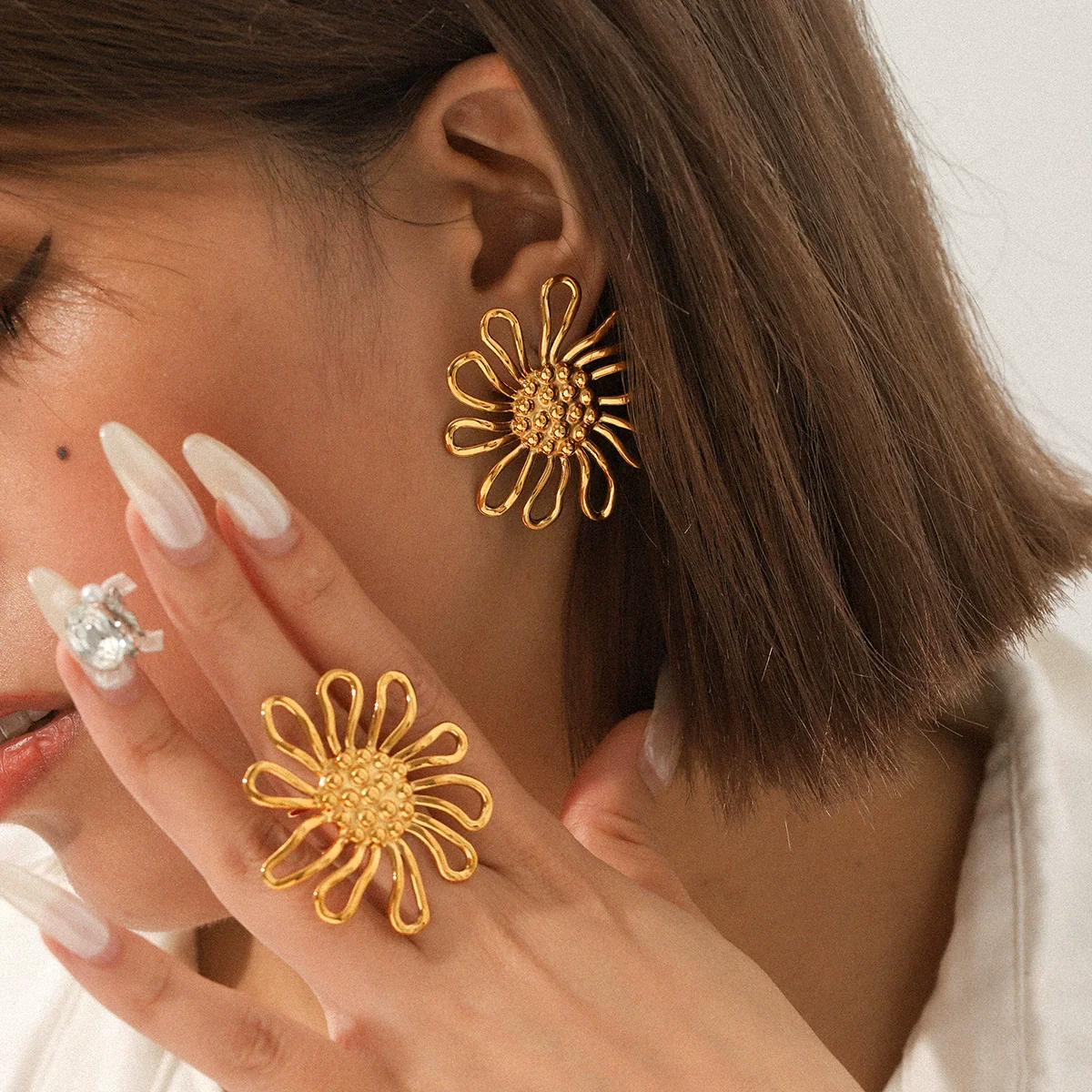 Wholesale Women's Stainless Steel Electroplated Geometric And Flower Cut Out Earrings Jewelry