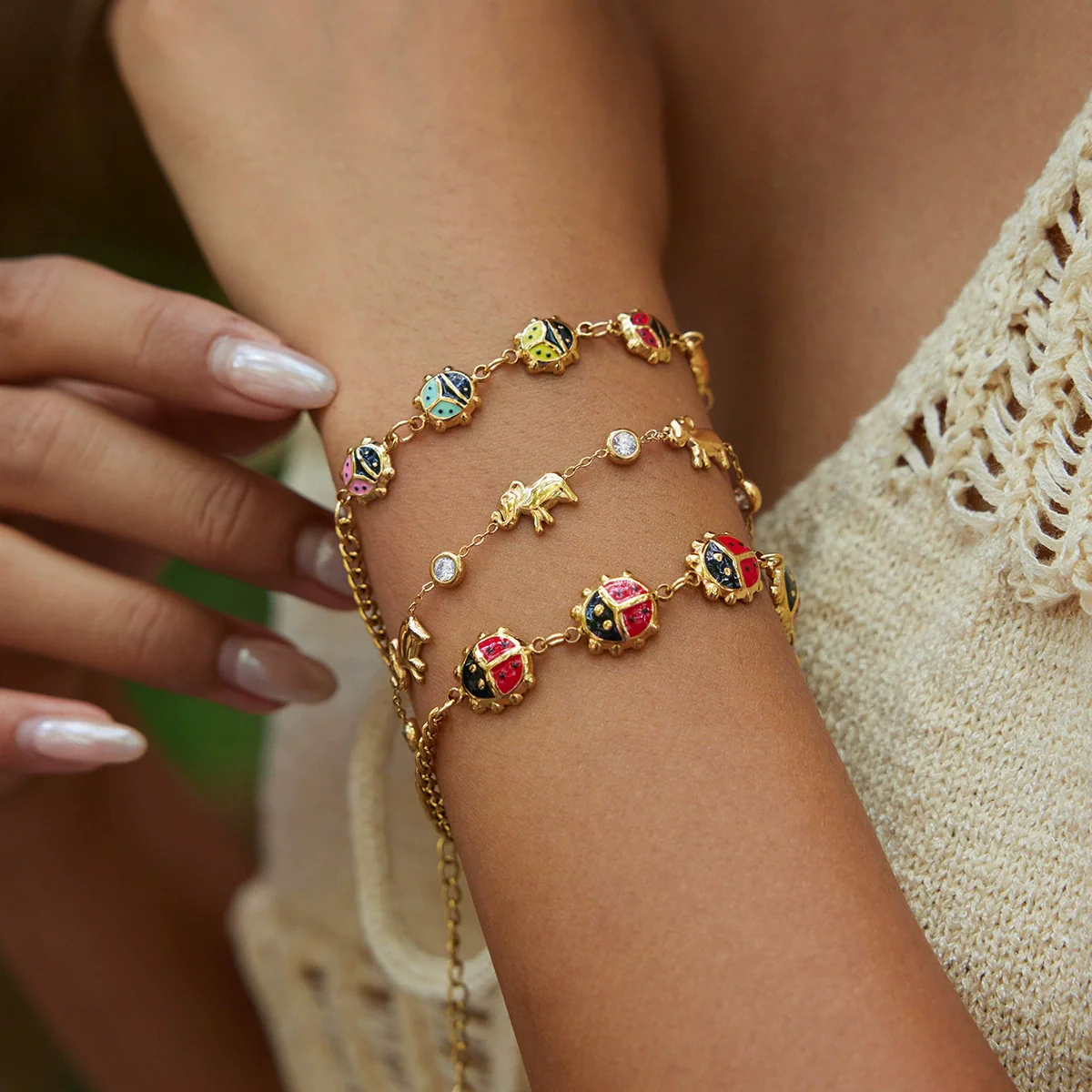 Wholesale Women's Stainless Steel Geometric Insect Bracelet And Clavicle Chain With Electroplating - Image 2