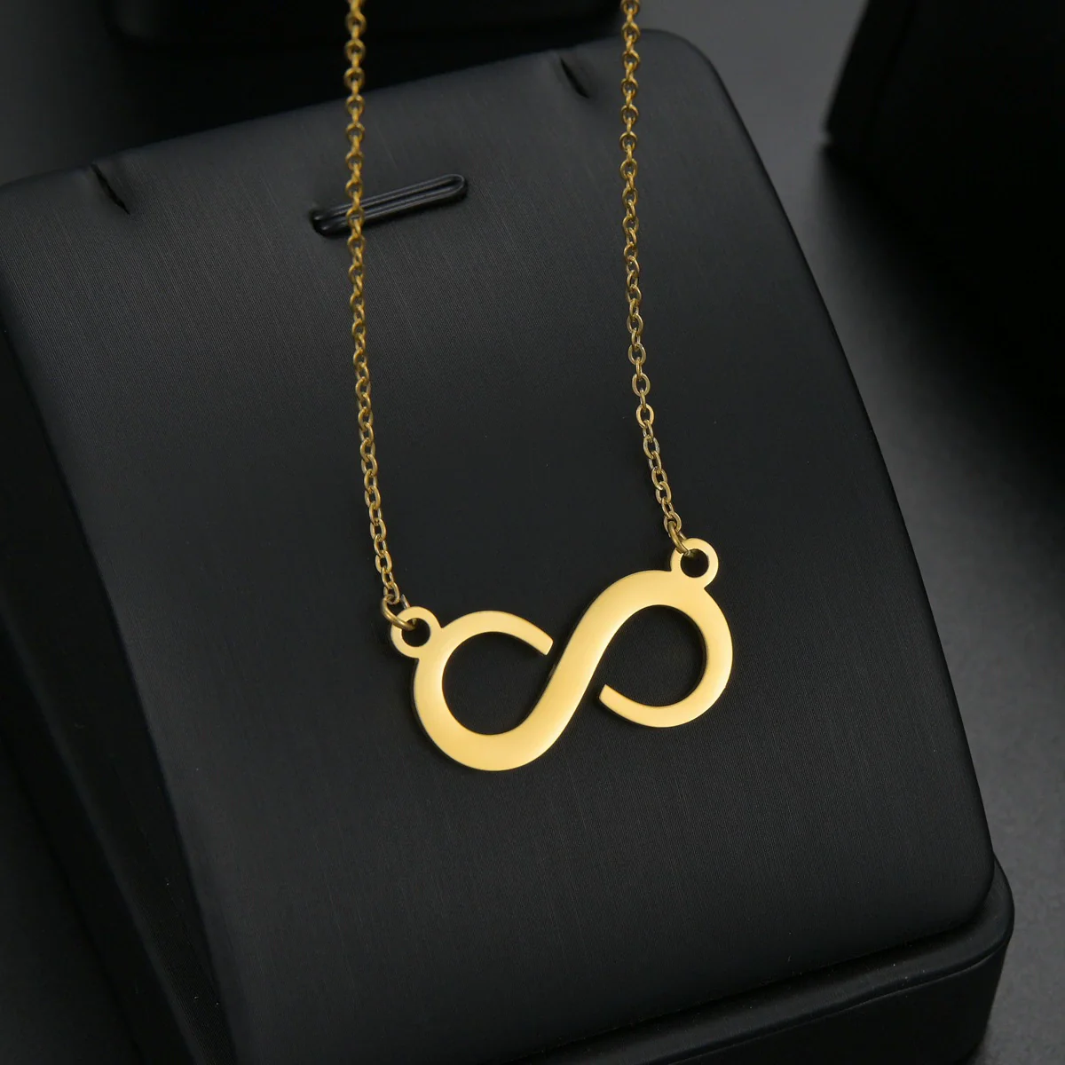 Wholesale Women's Stainless Steel Geometric Pendant Ochain Necklace With Polishing Plating