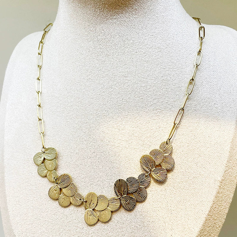 Wholesale Women's Stainless Steel Goldplated Fashion Flower Necklace With Electroplating Treatment - Image 3