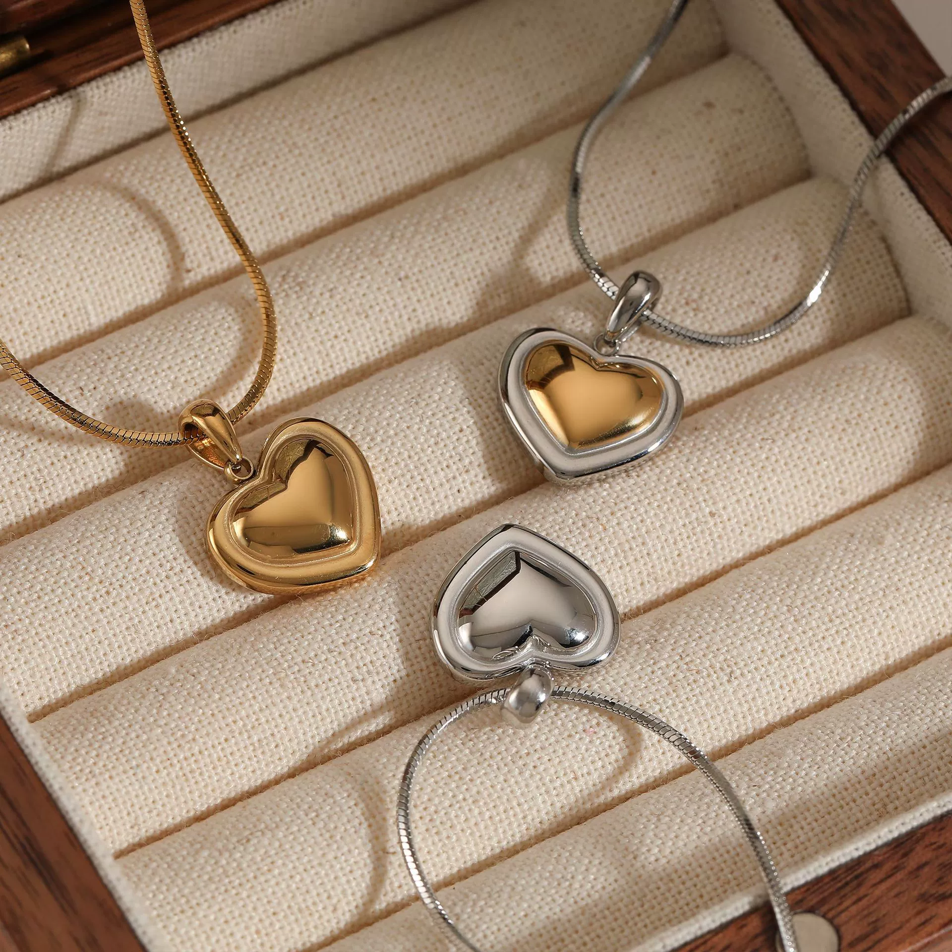 Wholesale Women's Stainless Steel Heart Shape Light Luxury Style Real Gold Plated Love Pendant Necklace