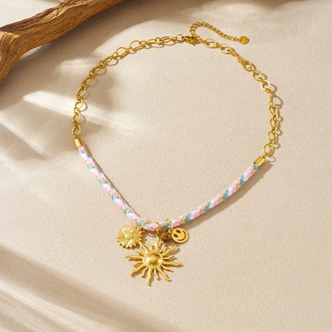 Wholesale Women's Sweet And Cool Style Goldplated Stainless Steel Flower Pattern Regular Chain Necklace - Image 3