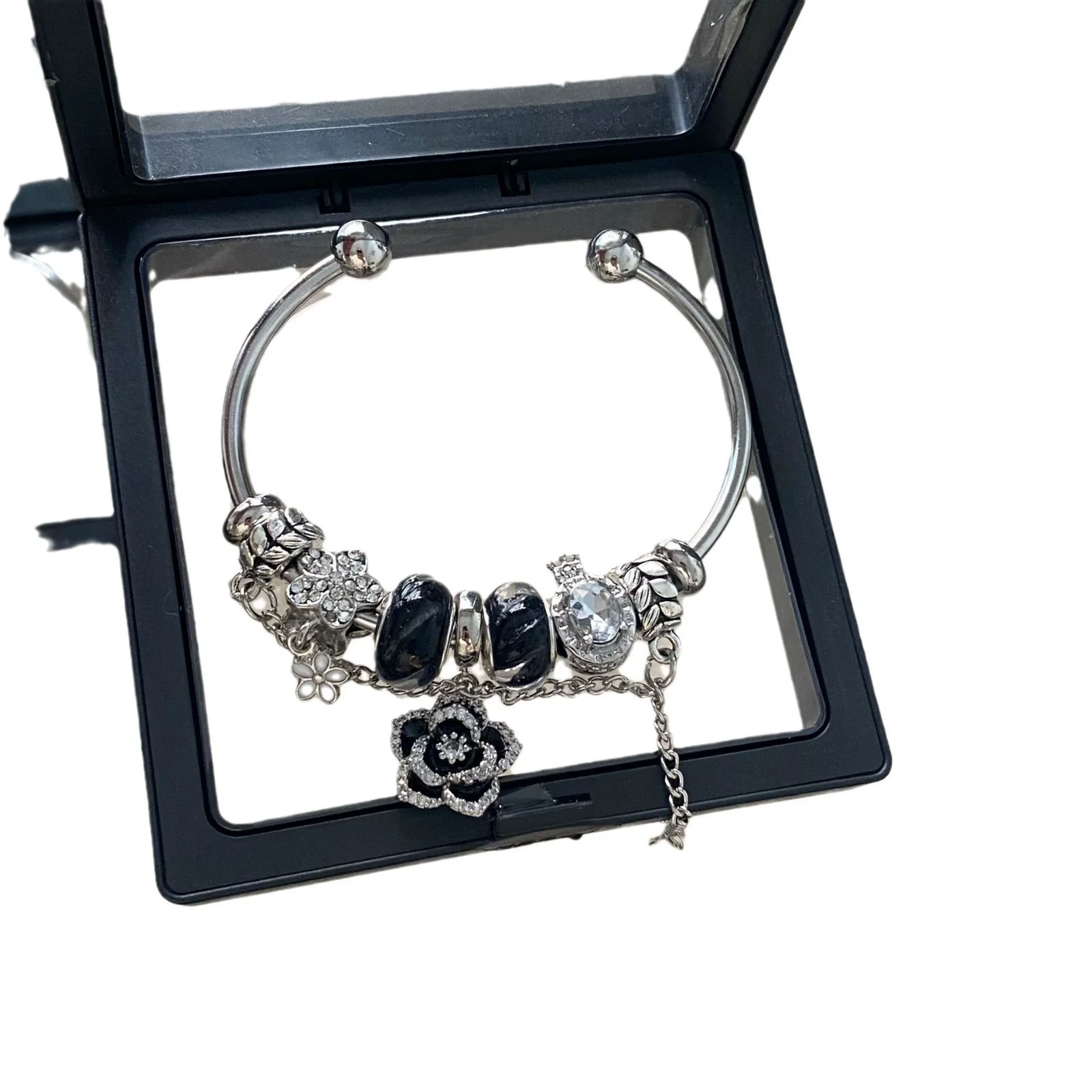 Wholesale Women's Titanium Steel Electroplated Black Rose Bracelet With Black Bowknot Niche Retro Light Luxury Beaded Jewelry - Image 5