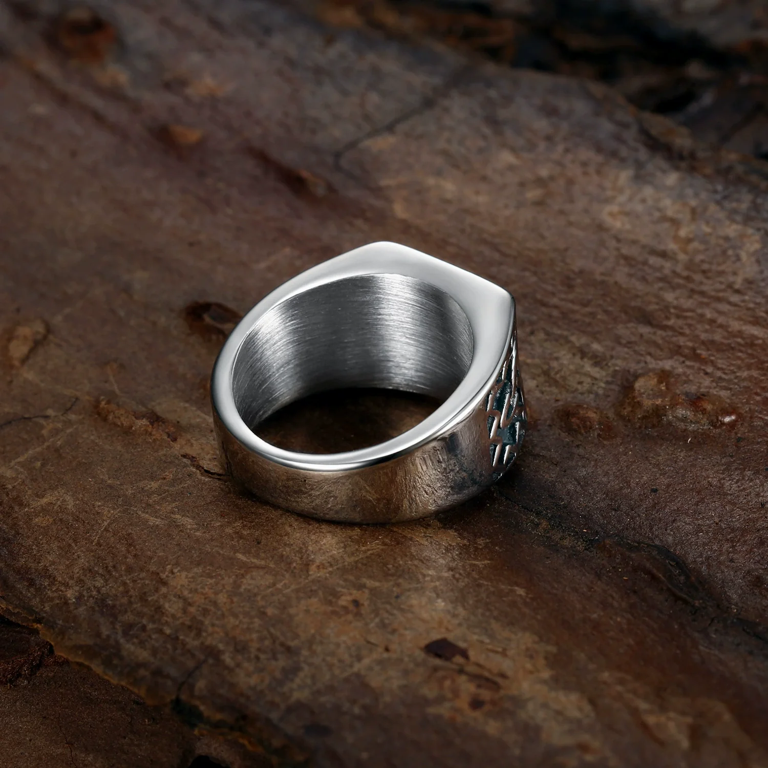 Wholesale Women's Titanium Steel Heart Shape Ring With Celtic Logo And Electroplating Design - Image 4