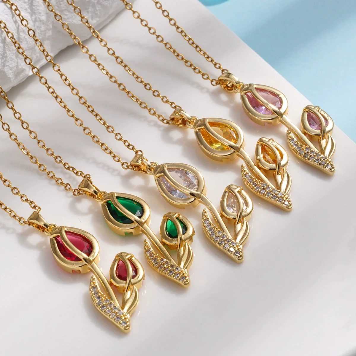 Wholesale Women's Titanium Steel Necklace Copper Gold Plated Cat's Eye Tulip Design With Mixed Gem Inlay And Ochain Light Luxury Flower Pattern