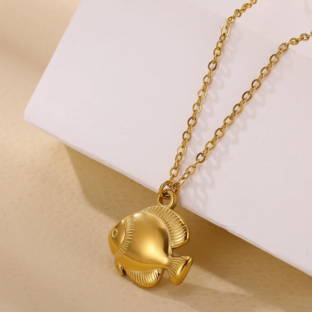 Wholesale Women's Tropical Ocean Small Fish And Starfish Stainless Steel 18K Gold Plated Geometric Animal Zodiac Pendant Necklace With O Word Chain - Image 4