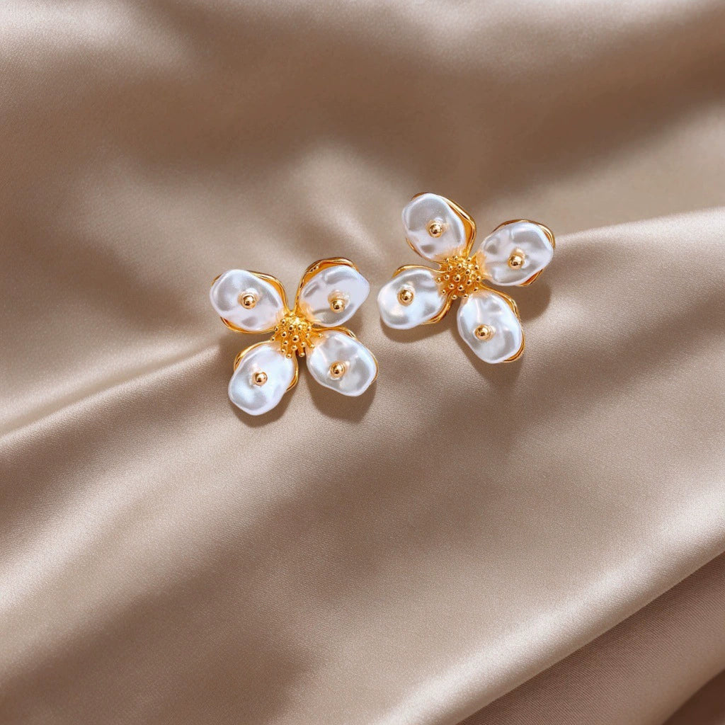 Wholesale Zinc Alloy Flower Earrings For Women Electroplated Sweet Design
