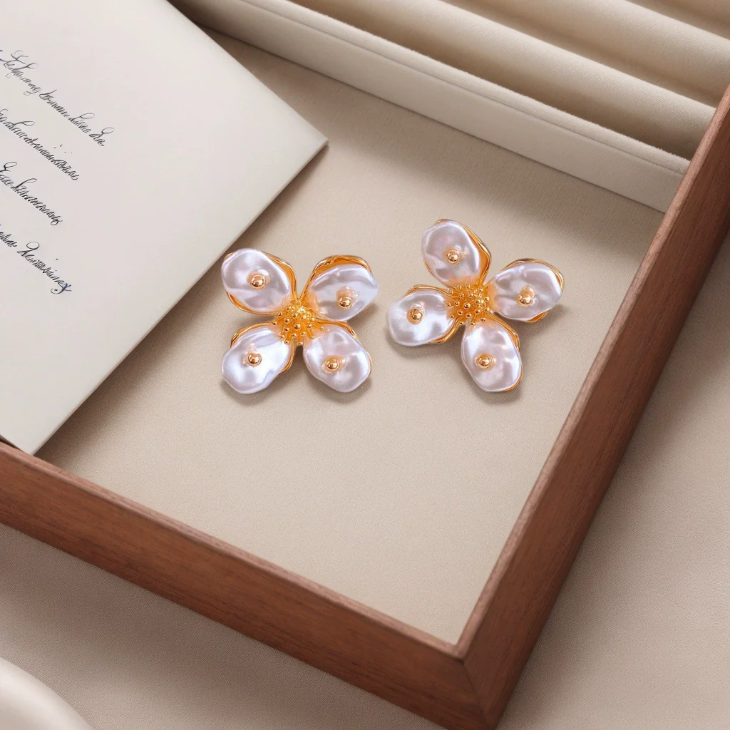 Wholesale Zinc Alloy Flower Earrings For Women Electroplated Sweet Design - Image 3