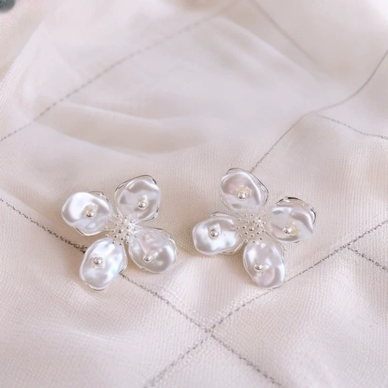 Wholesale Zinc Alloy Flower Earrings For Women Electroplated Sweet Design - Image 7
