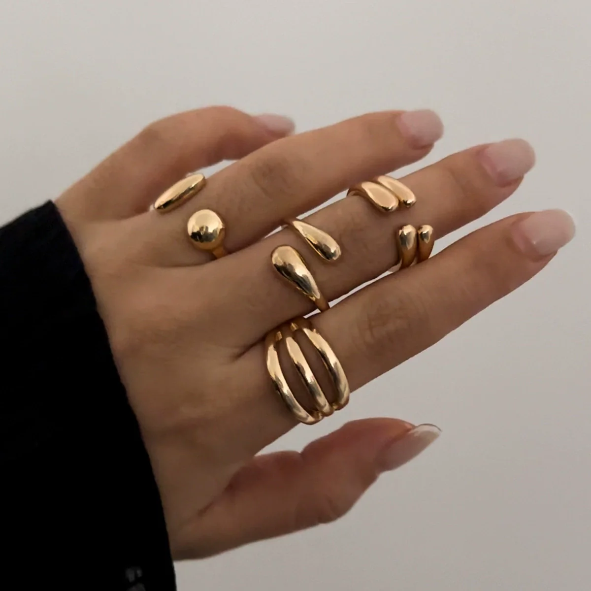 Wholesale Zinc Alloy Geometric Exaggerated Cut Electroplated Open Bracelet - Image 10
