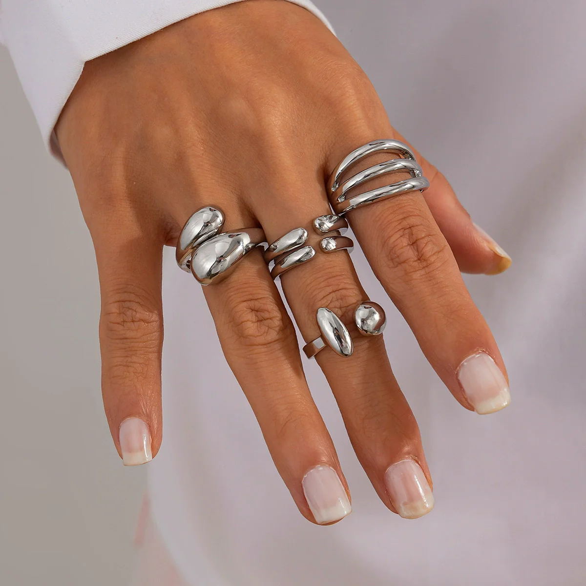 Wholesale Zinc Alloy Geometric Exaggerated Cut Electroplated Open Bracelet - Image 11