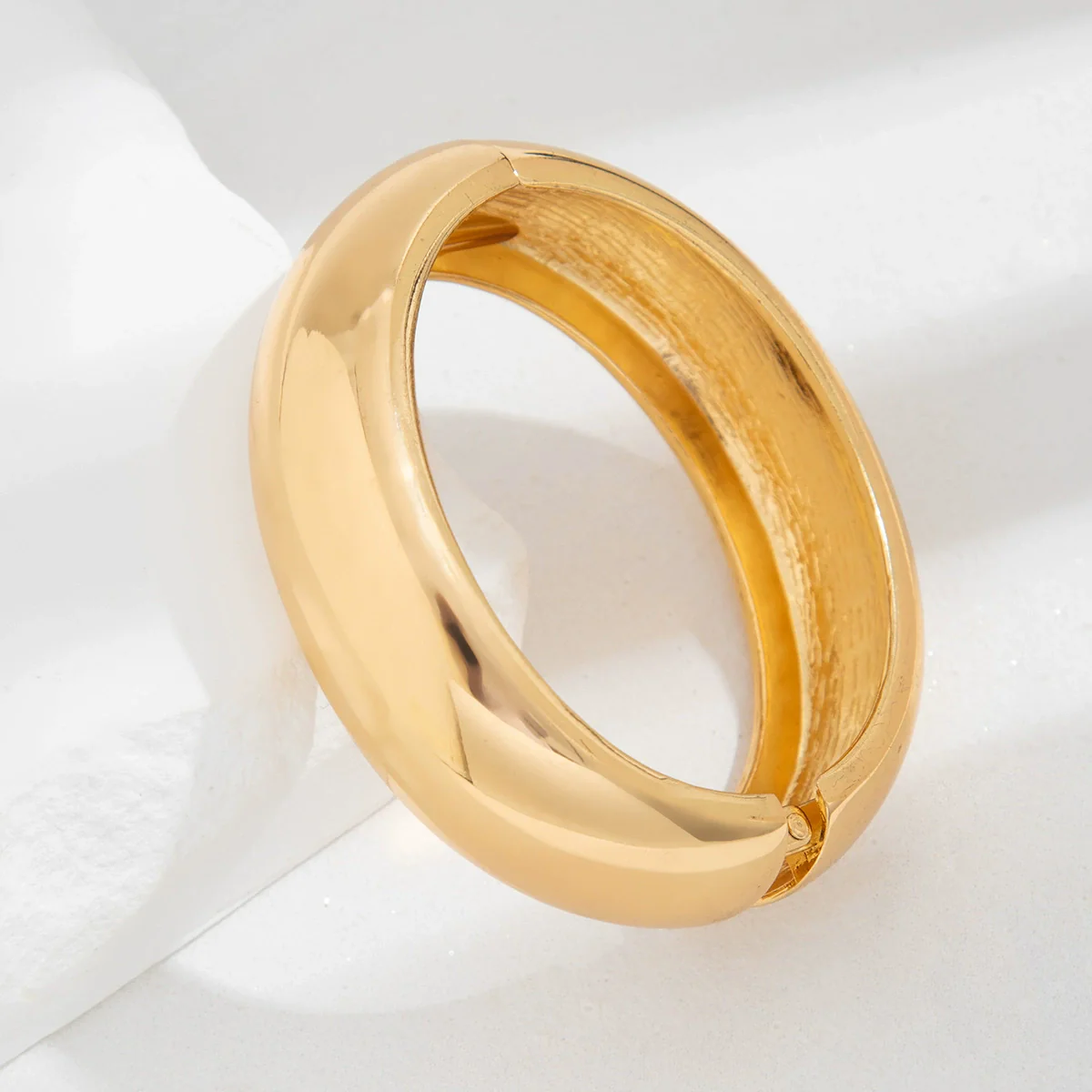 Wholesale Zinc Alloy Geometric Exaggerated Cut Electroplated Open Bracelet - Image 4