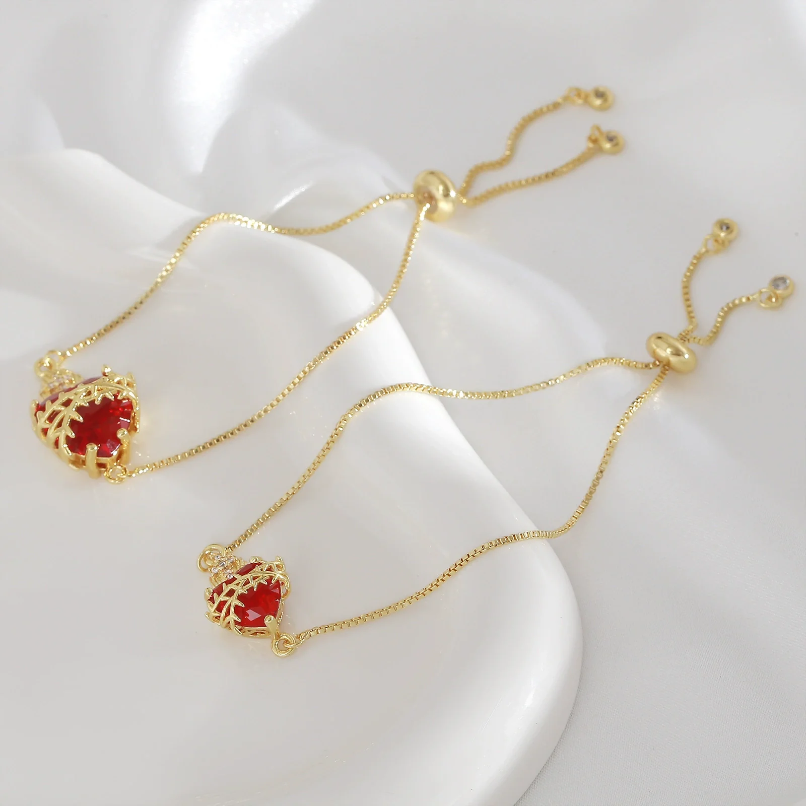 Wholesale Zircon Zirconia Retro Classic Goldplated Heartshaped Cross Bracelet For Women And Men - Image 2