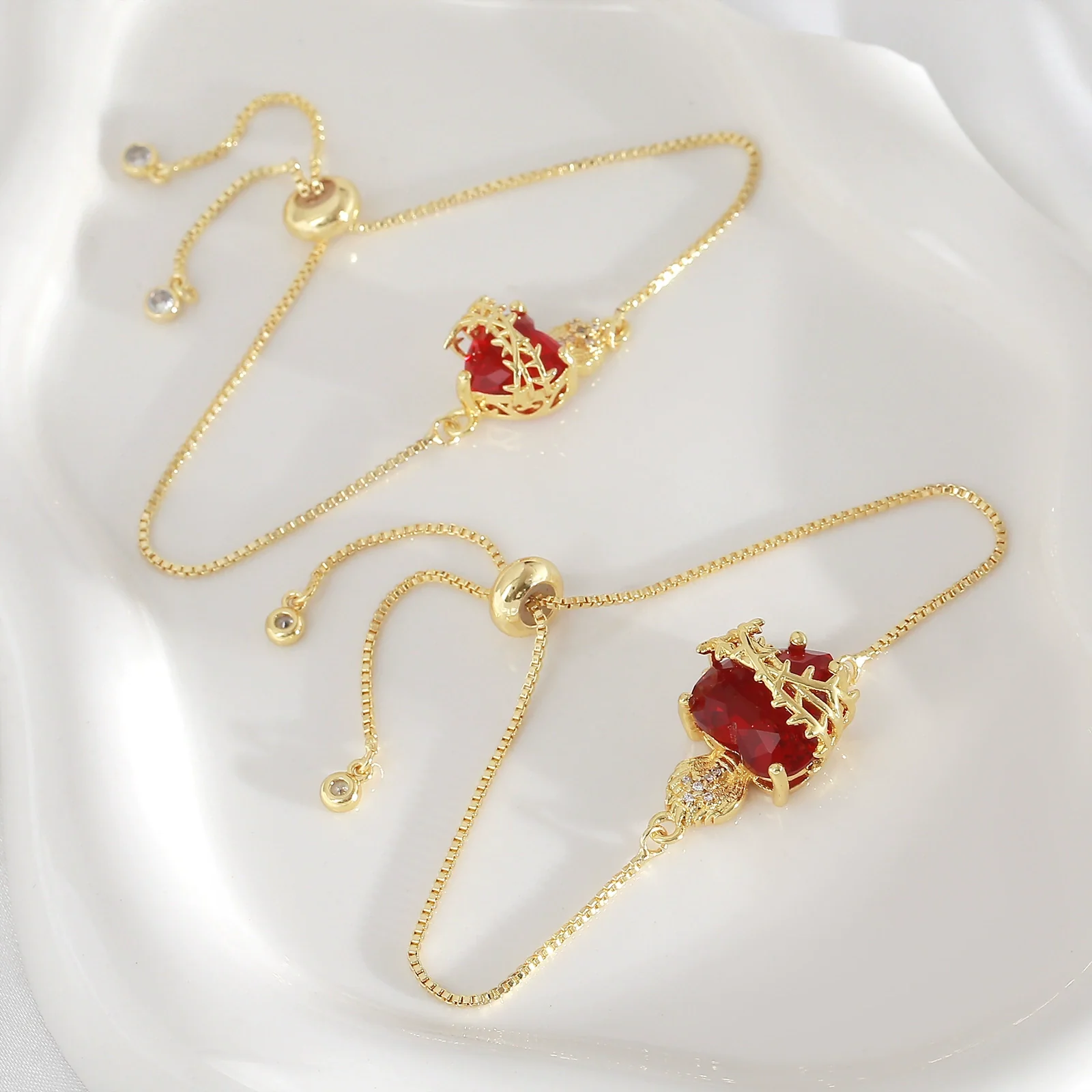 Wholesale Zircon Zirconia Retro Classic Goldplated Heartshaped Cross Bracelet For Women And Men - Image 3