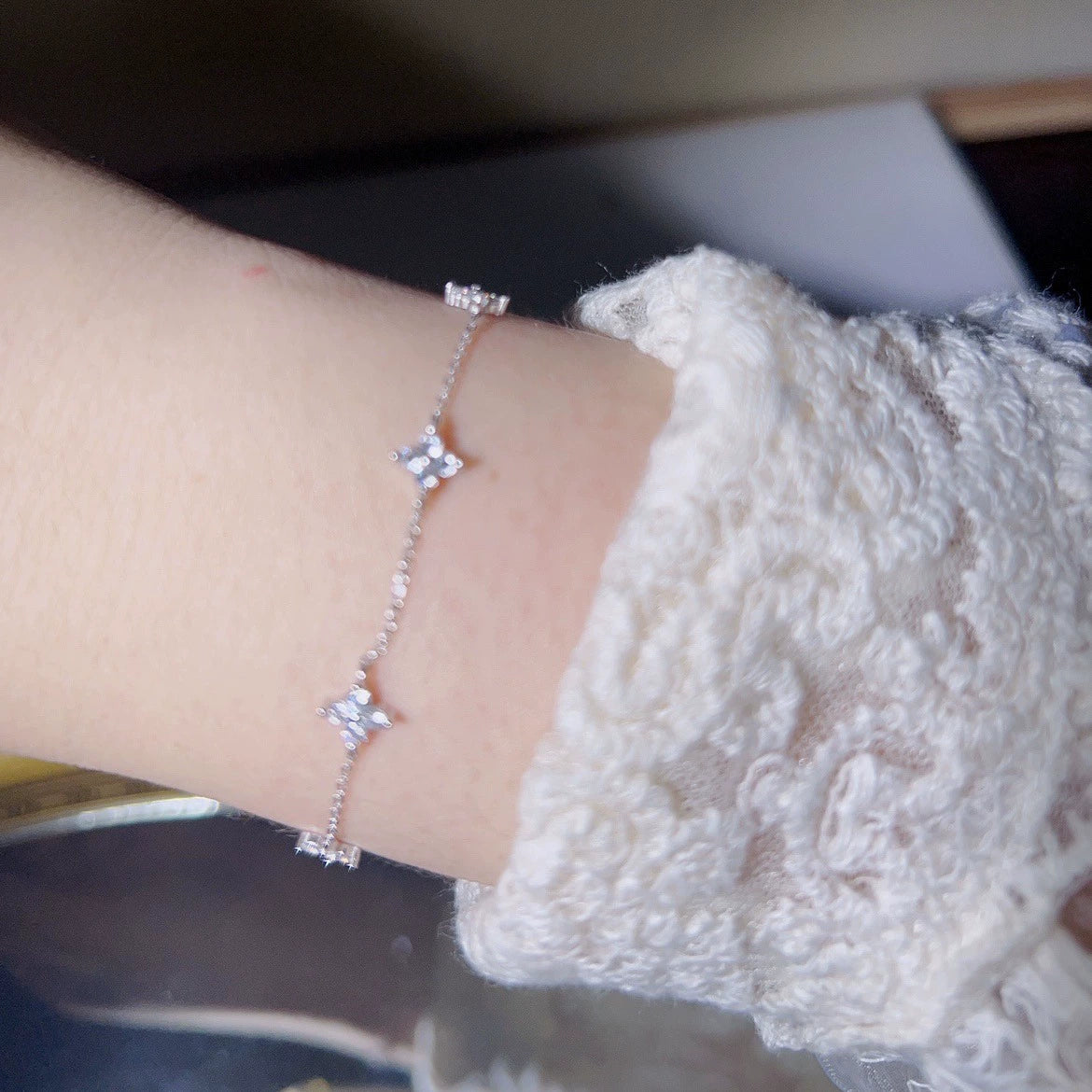 Women's 925 Sterling Silver Four Leaf Clover Light Luxury Bracelet With Zircon And 18K Gold Plating - Image 3