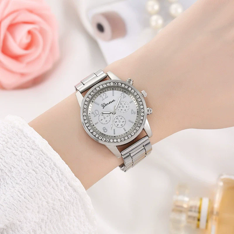 Women's Alloy And Imitation Leather Band Round Dial Quartz Watch - Image 2