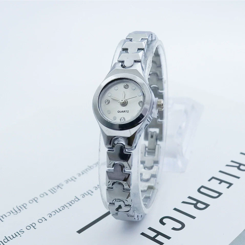 Women's Alloy And Stainless Steel Casual Quartz Watch With Round Dial And Spiral Crown - Image 3