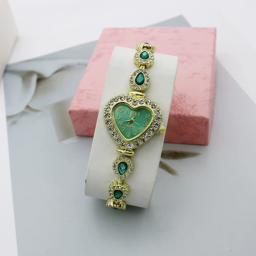 Women's Alloy And Stainless Steel Leisure Quartz Watch With Heart Dial And Jewelry Buckle - Image 10