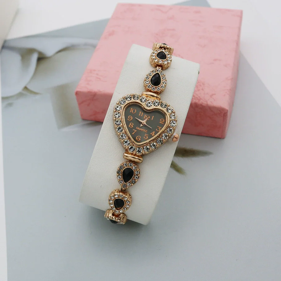 Women's Alloy And Stainless Steel Leisure Quartz Watch With Heart Dial And Jewelry Buckle - Image 12