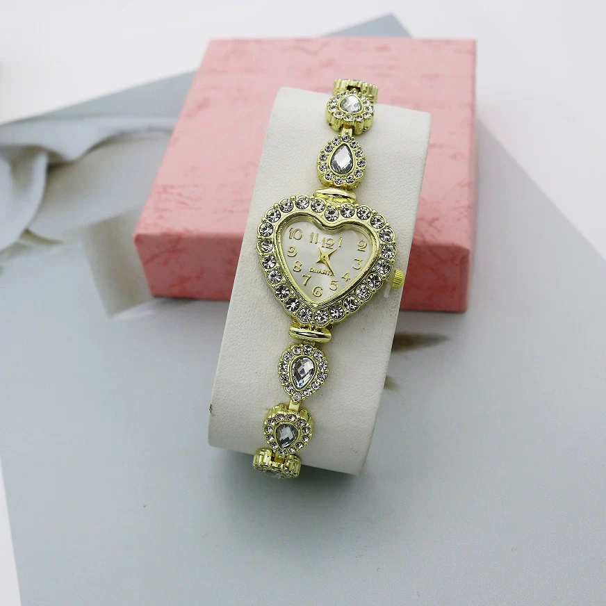 Women's Alloy And Stainless Steel Leisure Quartz Watch With Heart Dial And Jewelry Buckle - Image 5
