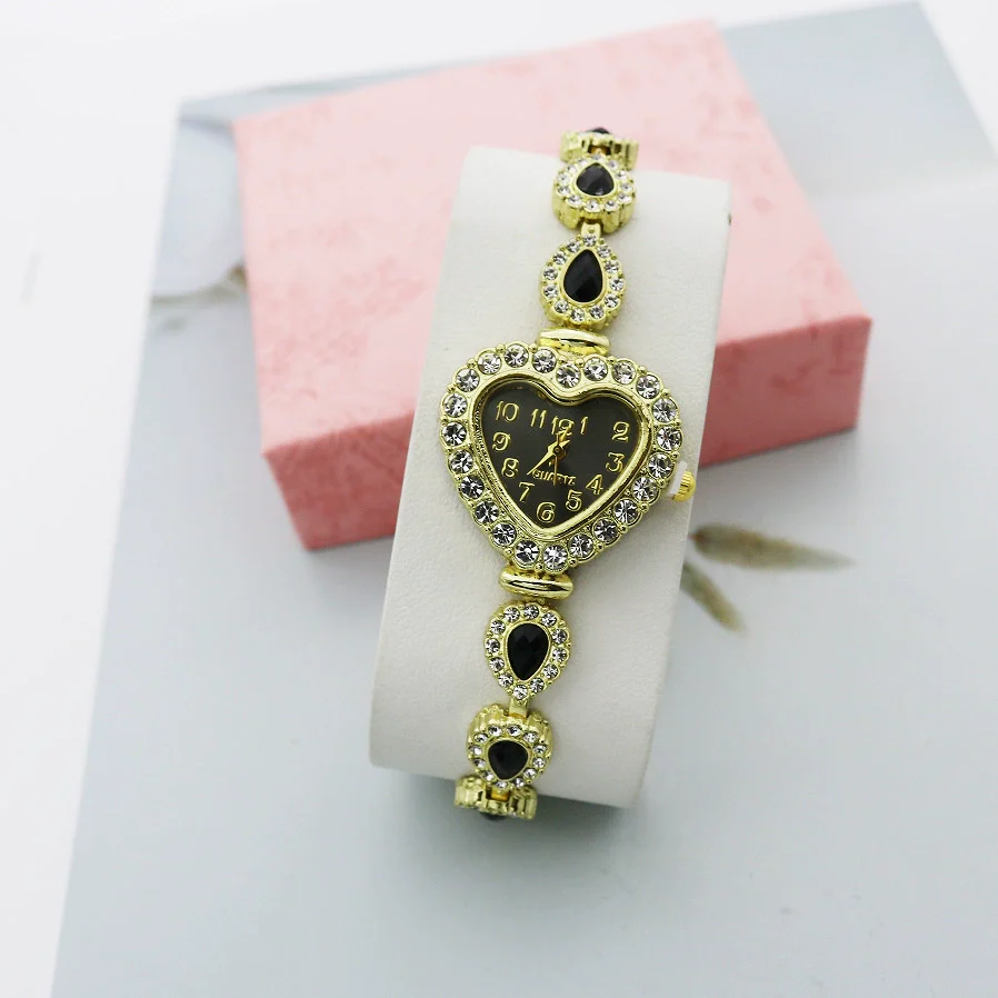 Women's Alloy And Stainless Steel Leisure Quartz Watch With Heart Dial And Jewelry Buckle - Image 6