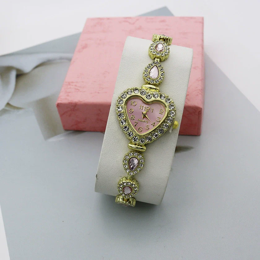Women's Alloy And Stainless Steel Leisure Quartz Watch With Heart Dial And Jewelry Buckle - Image 8