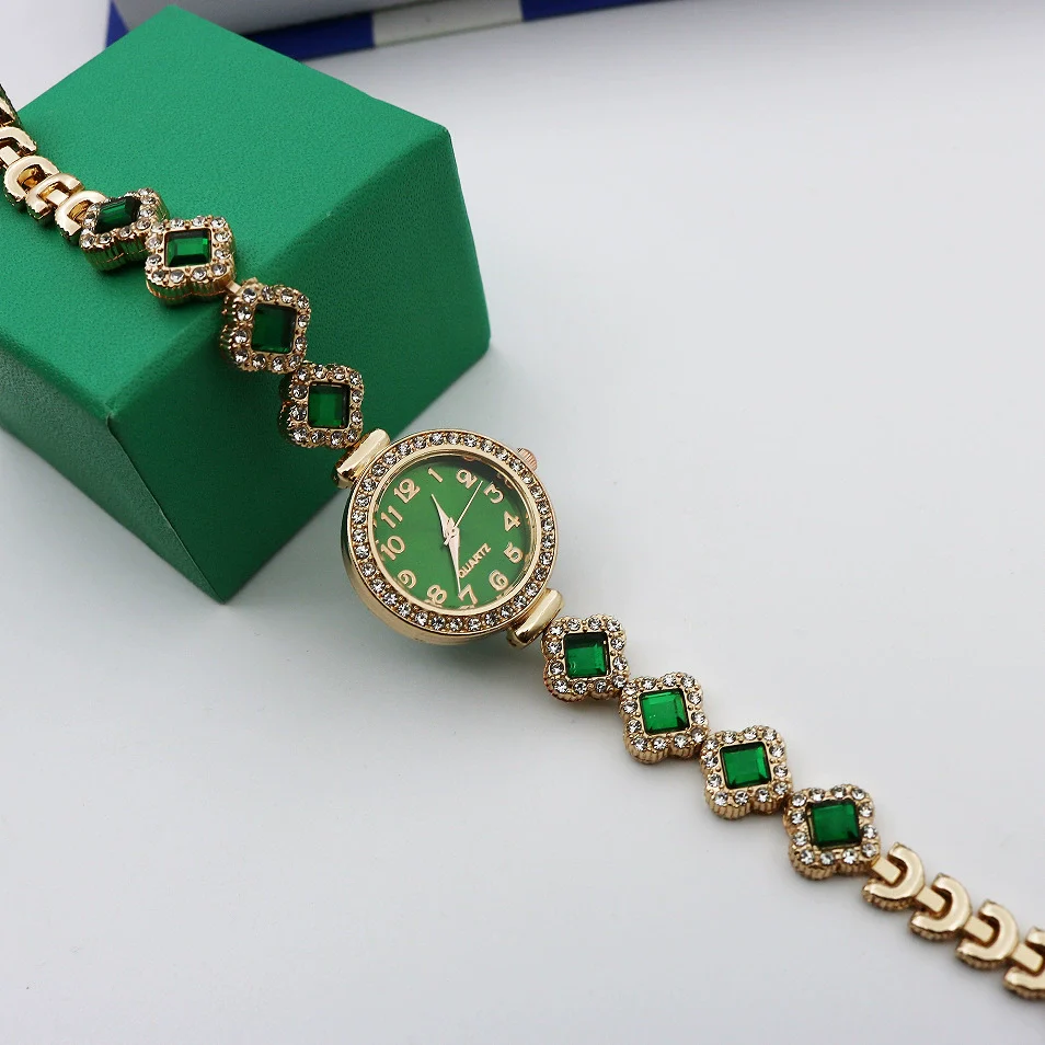 Women's Alloy And Stainless Steel Leisure Style Round Dial Quartz Watch - Image 3