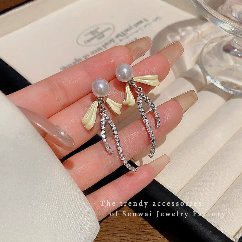 Women's Alloy Bow Tie Pearl Tassel Earrings French Retro Electroplated Light Luxury Ear Jewelry - Image 4