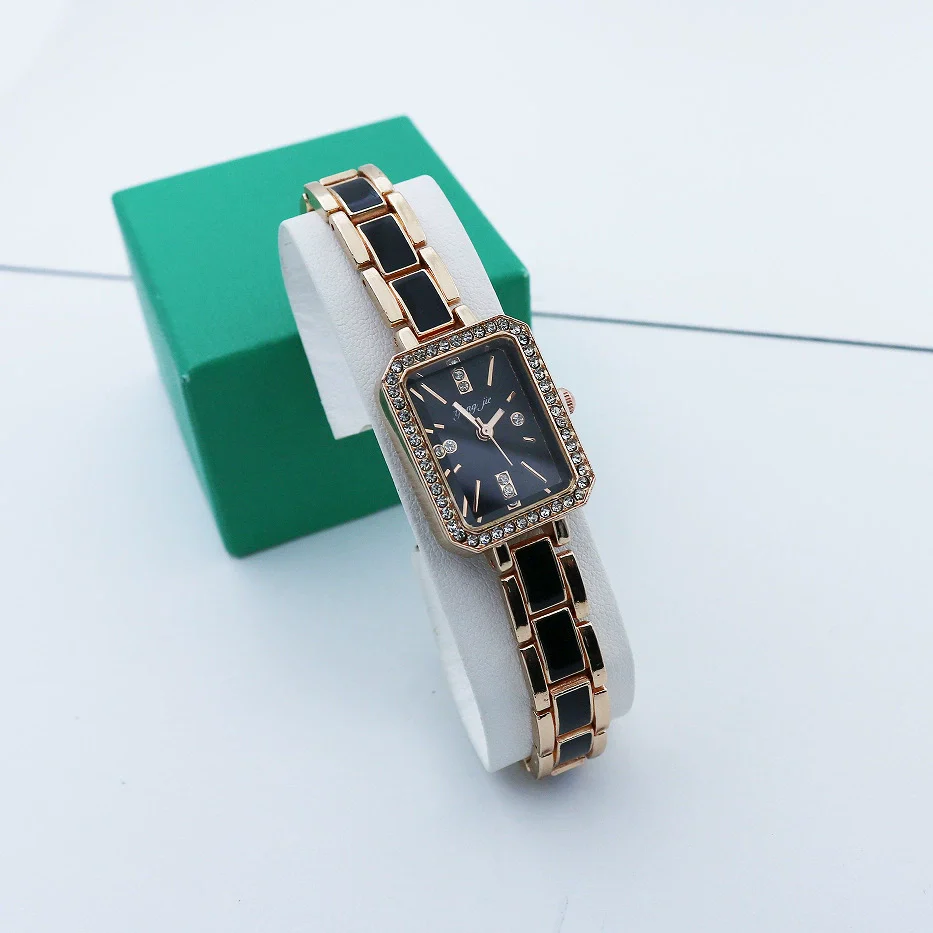 Women's Alloy Bracelet Quartz Watch With Square Dial And Mineral Reinforced Glass Mirror Fashionable Style - Image 6