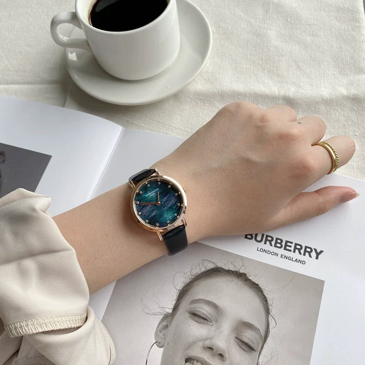 Women's Alloy Case Ordinary Glass Mirror Fashion Starry Sky Watch - Image 10