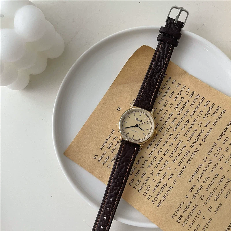 Women's Alloy Case Ordinary Glass Mirror Leisure Retro Small Round Quartz Watch - Image 5