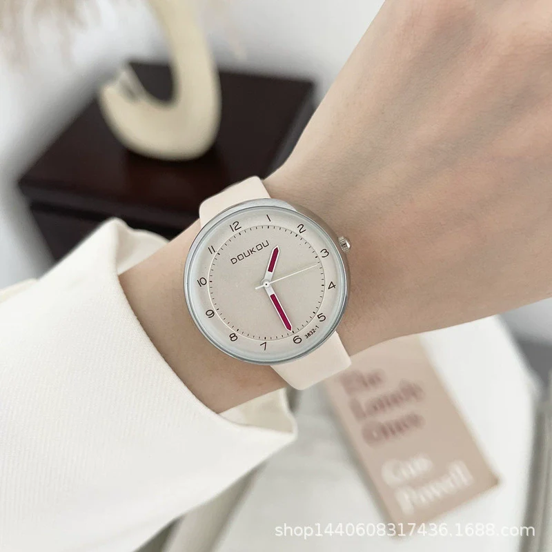 Women's Alloy Case Ordinary Glass Mirror Leisure Retro Style Watch - Image 3