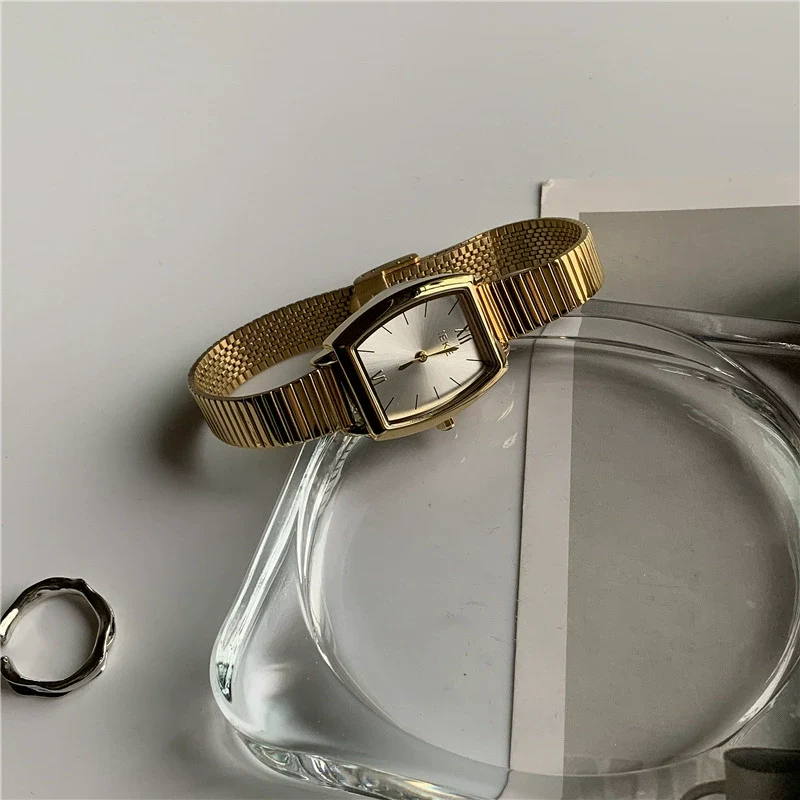Women's Alloy Case Ordinary Glass Mirror Leisure Style Quartz Watch - Image 3