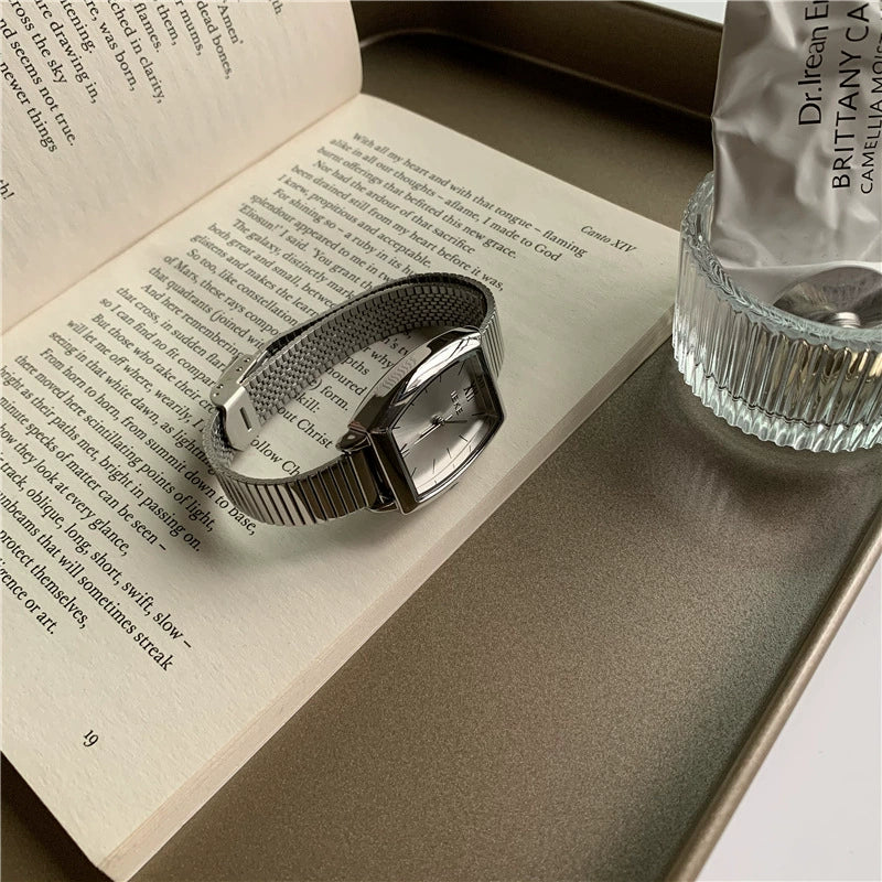 Women's Alloy Case Ordinary Glass Mirror Leisure Style Quartz Watch - Image 4