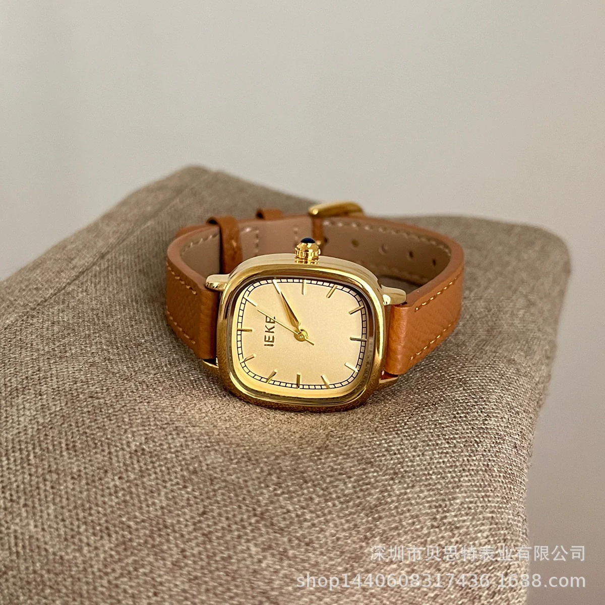 Women's Alloy Case Ordinary Glass Mirror Medieval Style Square Watch - Image 2