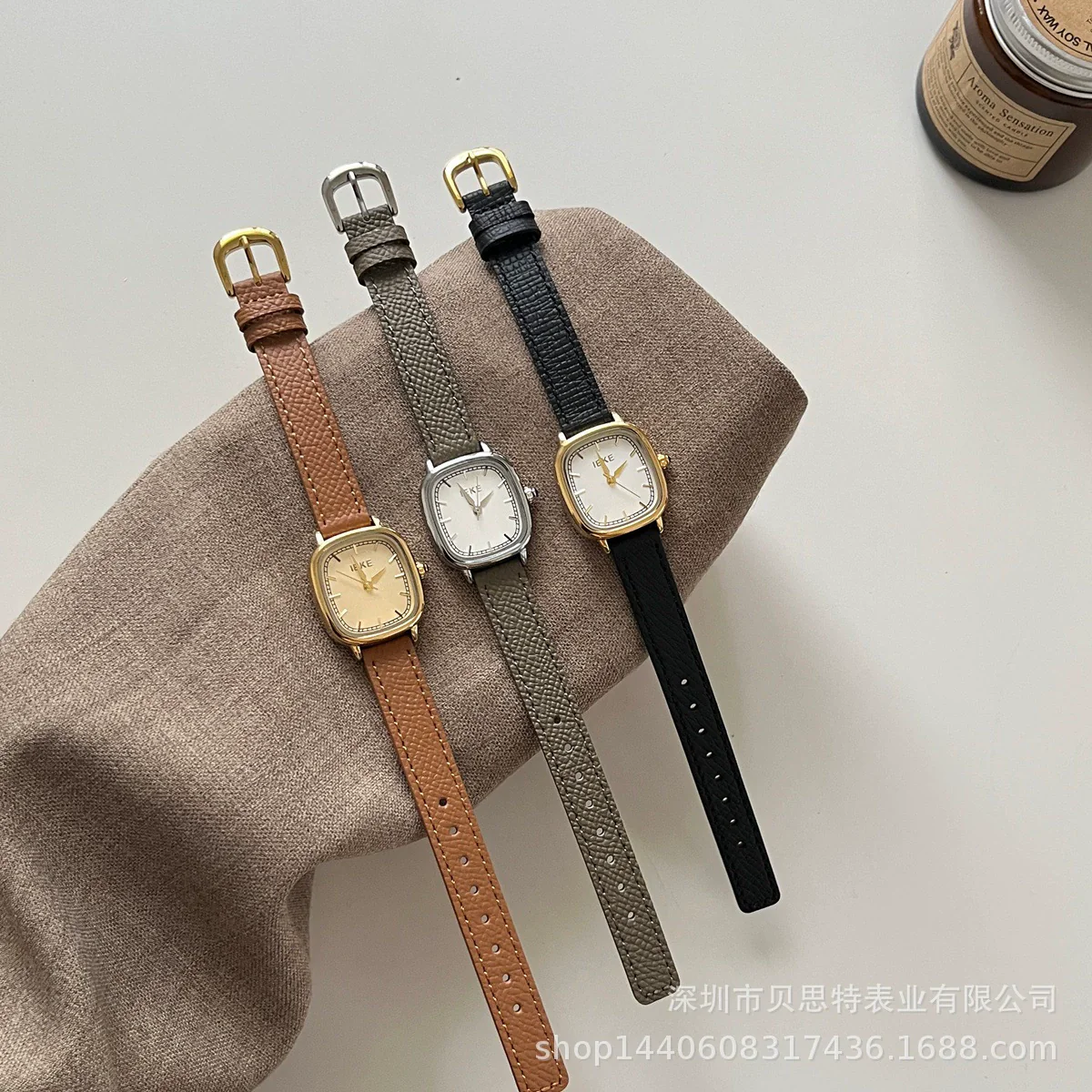 Women's Alloy Case Ordinary Glass Mirror Medieval Style Square Watch - Image 5