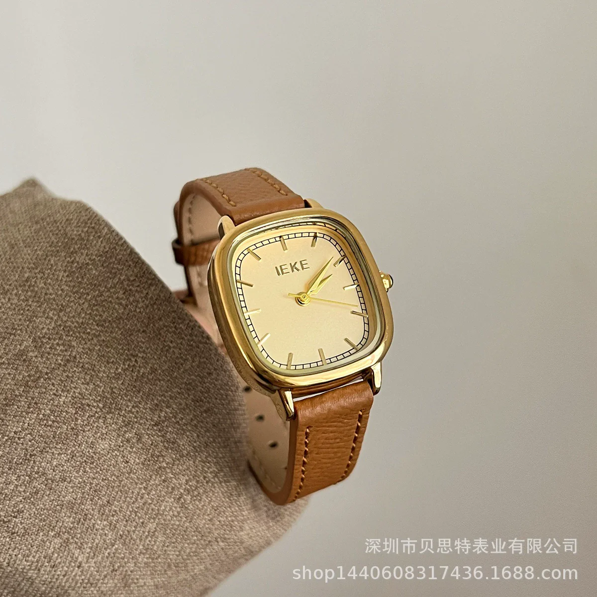 Women's Alloy Case Ordinary Glass Mirror Medieval Style Square Watch - Image 6